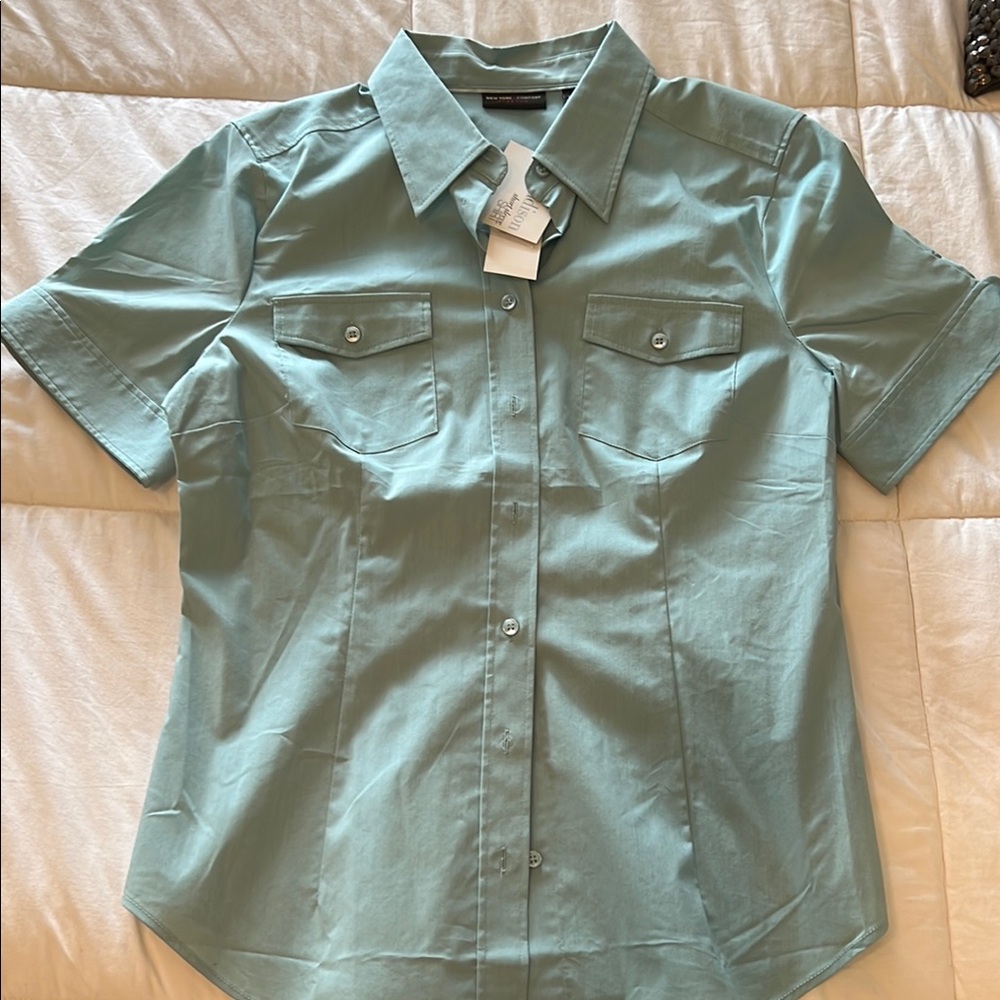 Women’s Green Short Sleeve Blouse- NWT